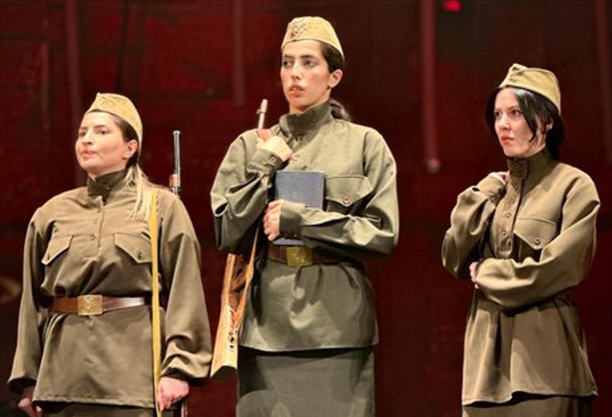 А зори здесь тихие на русском