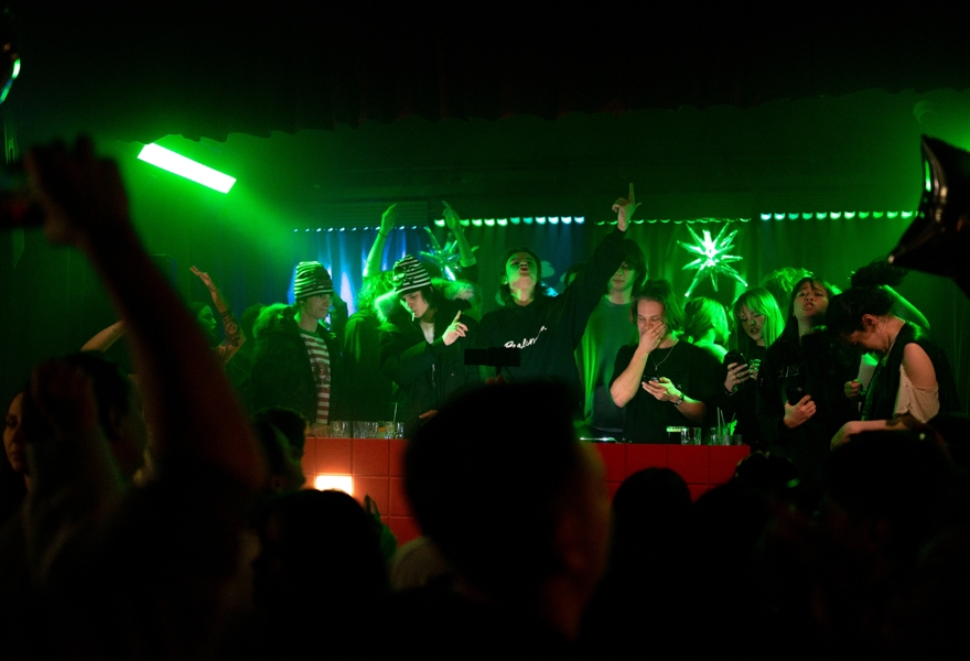 22.02 |  ZOOMER'S PARADISE