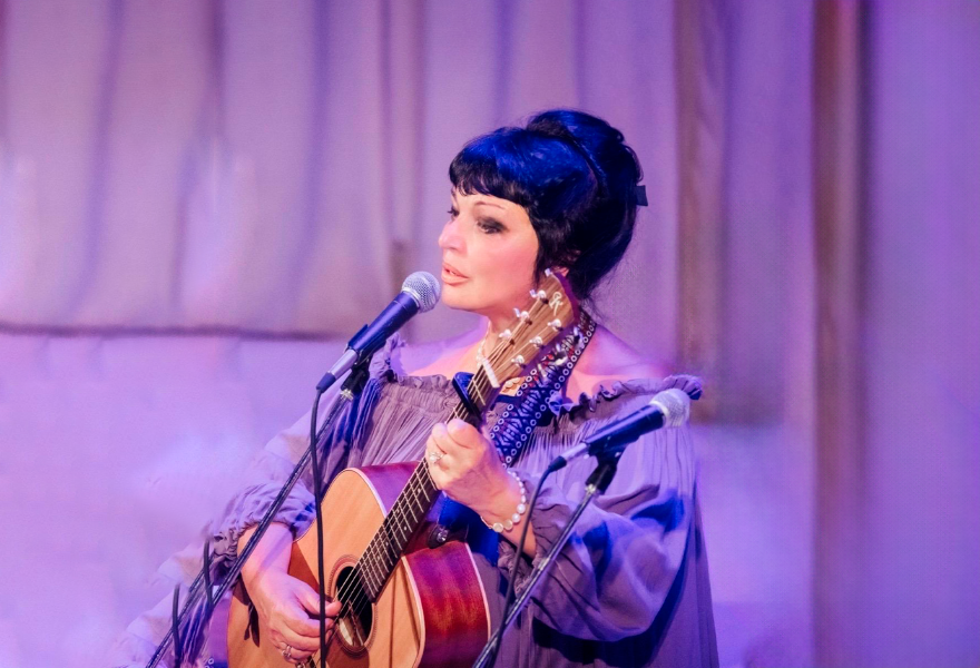 Творческая встреча с автором-исполнителем Александрой Тарновской