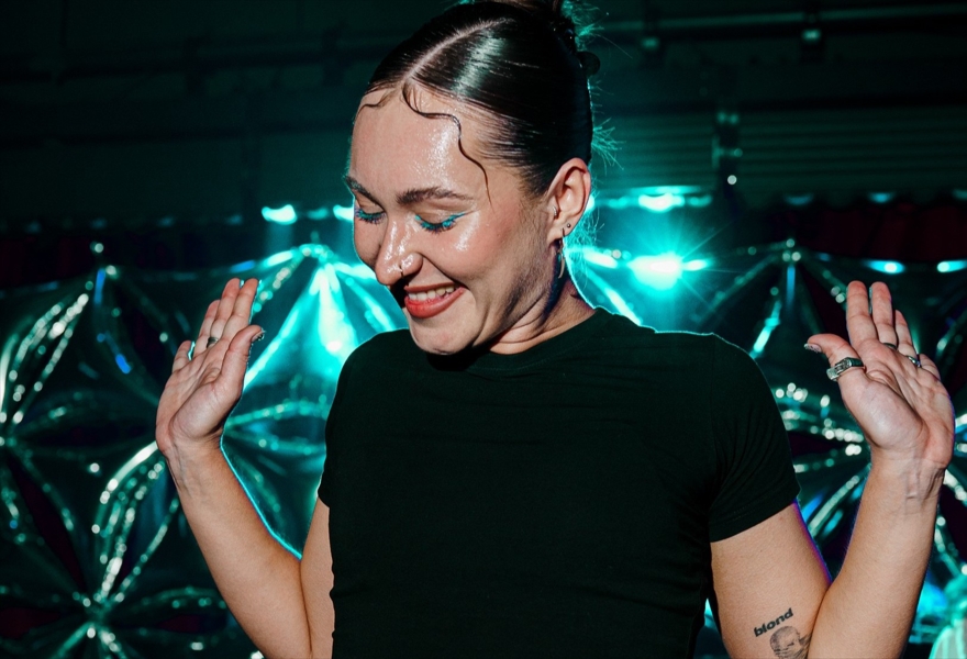 15.11 |  SALUTE HONEY