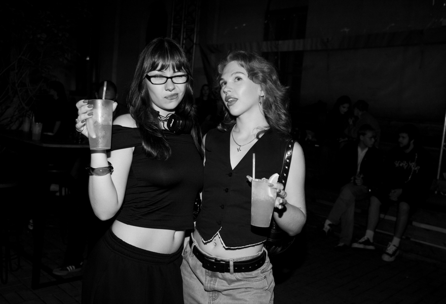 18.10 | SALUTE HONEY