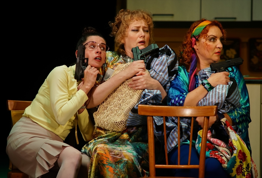 "Дорогие мои бандитки" Вольский драматический театр