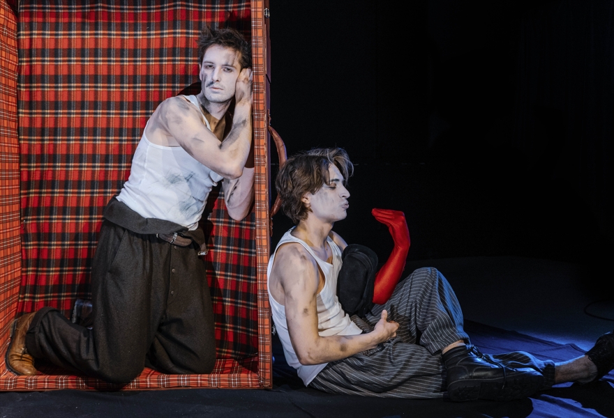 Он не придет. Кажется.