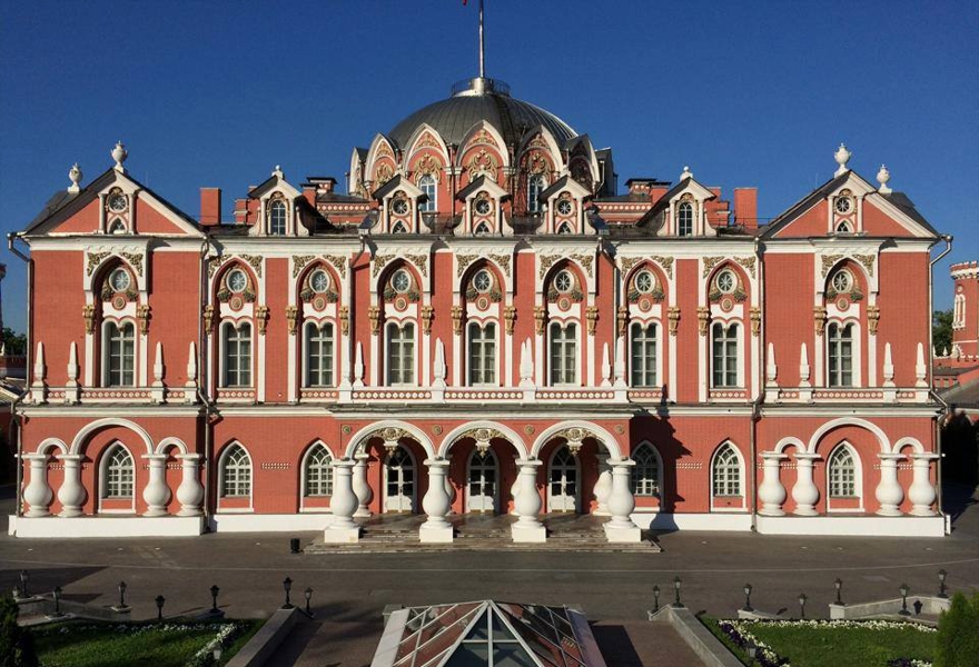 Экскурсия в Петровский путевой дворец