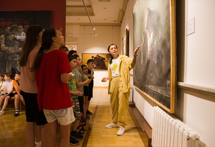 Экскурсия по экспозициям галереи «Хазинэ»