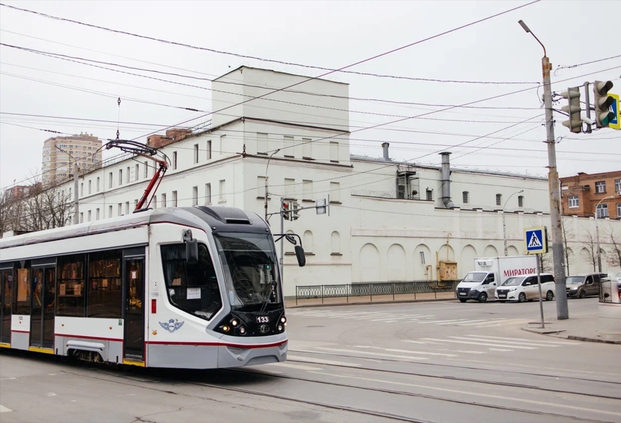 Спектакль в трамвае (новый вагон)