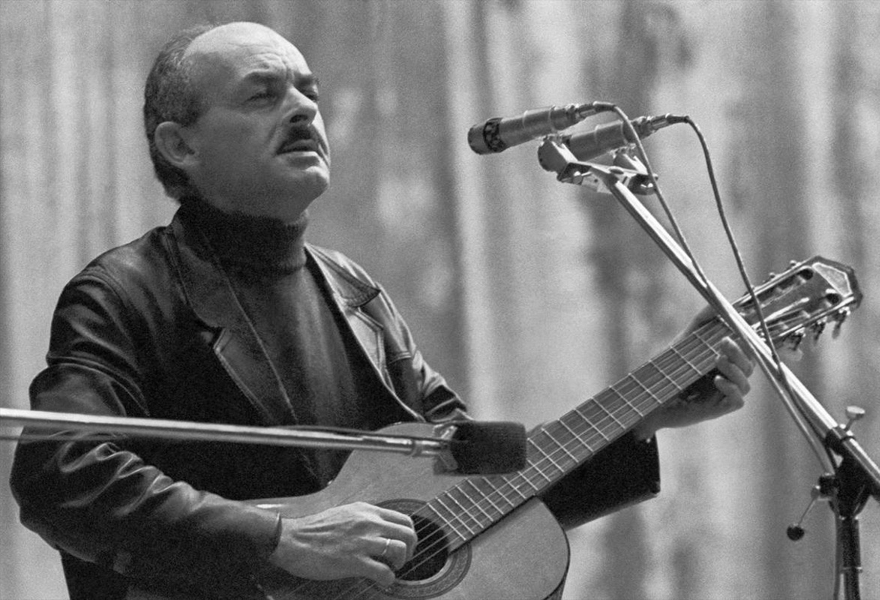 Концертная программа к 100-летию Булата Окуджавы «Один поэт на свете жил…»
