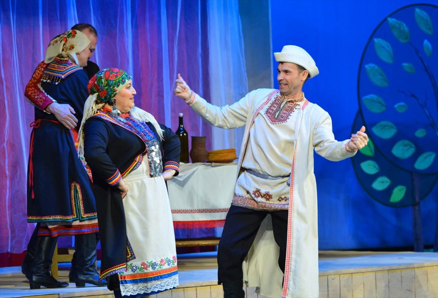 Ик ялыште кум сӱан (Три свадьбы в одной деревне)