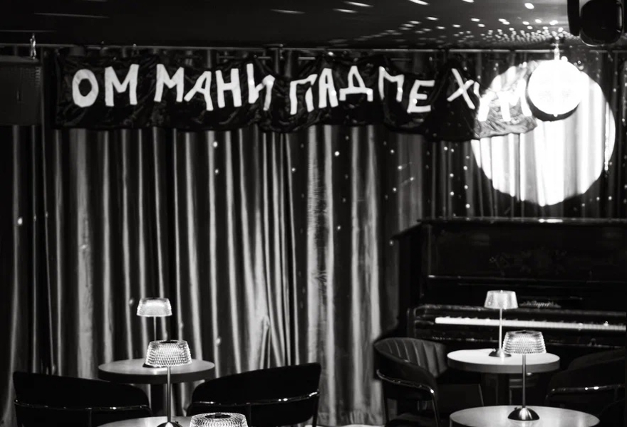 Нескучный кабаре-хор в Кабаре "ШУМ"